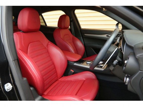 2023 ALFA Romeo STELVIO 照片 9