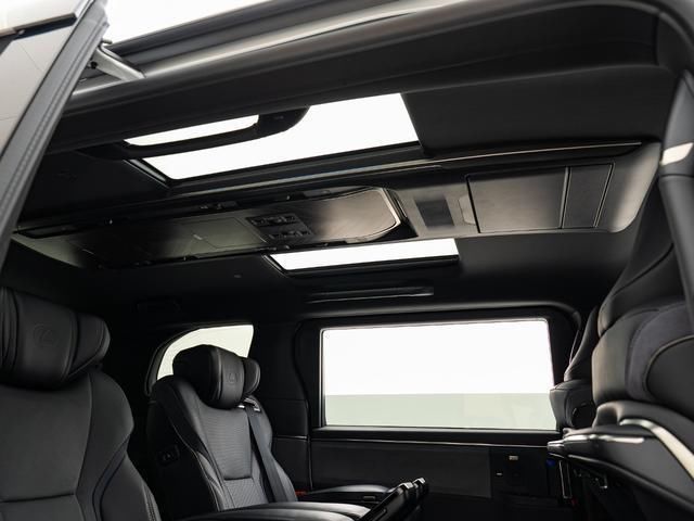 2024 Lexus LM photo 4