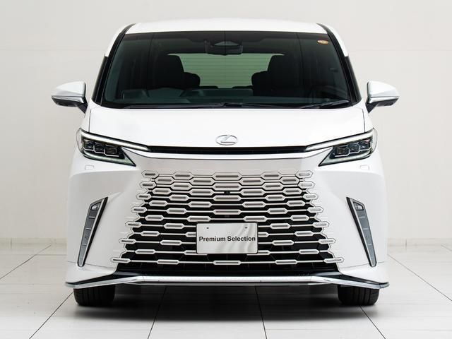 2024 Lexus LM photo 5