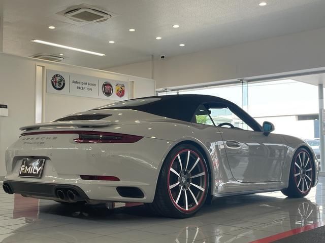 2018 Porsche 911 thumbnail 2