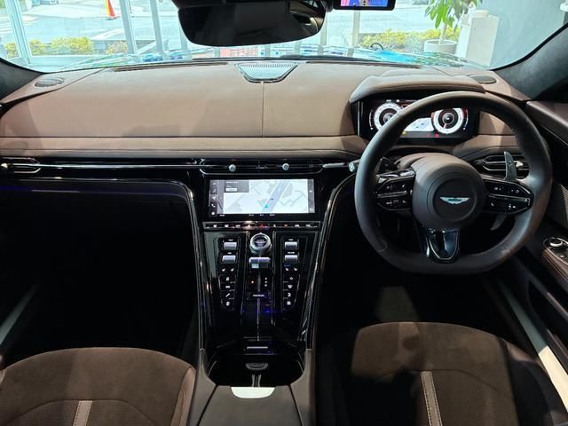 2025 Aston Martin DB12 缩略图 3