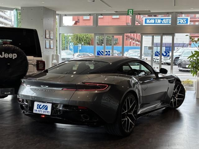 2025 Aston Martin DB12 缩略图 2