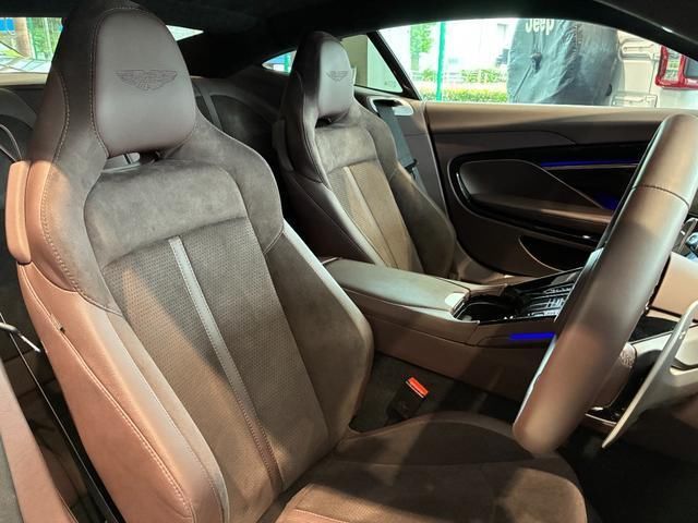 2025 Aston Martin DB12 缩略图 4