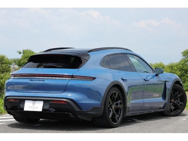 صورة 6 لـ 2022 Porsche TAYCAN CROSS TURISMO