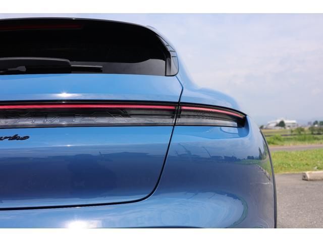 صورة 8 لـ 2022 Porsche TAYCAN CROSS TURISMO