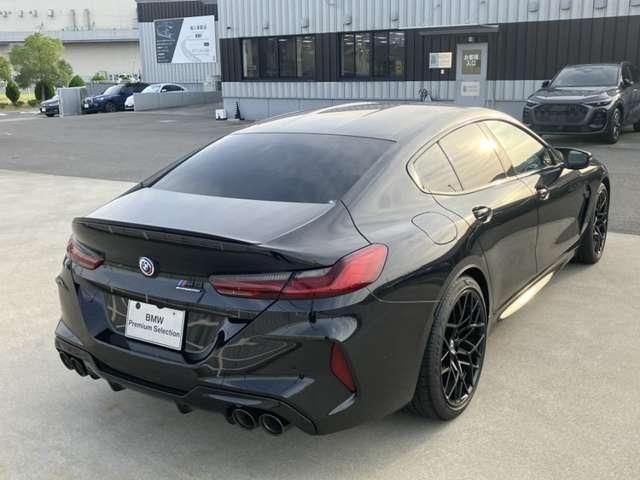 2023 BMW M8 — фото 3