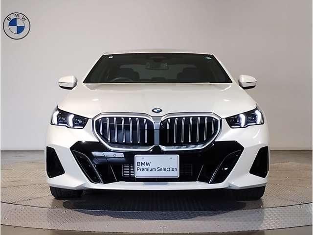 2024 BMW 5 SERIES — фото 4