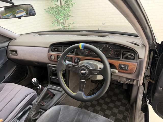 1990 Nissan LAUREL 照片 3