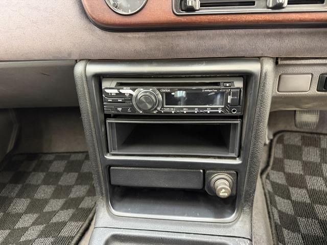 1990 Nissan LAUREL 照片 4