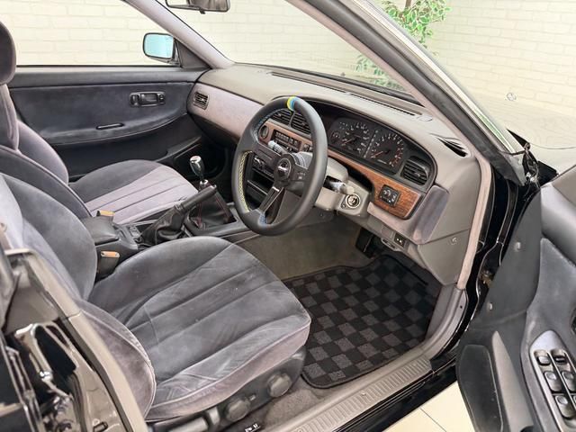 1990 Nissan LAUREL 照片 6