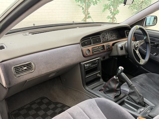 1990 Nissan LAUREL 照片 8