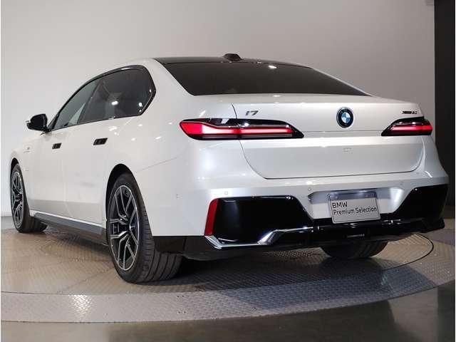 2025 BMW I7 — фото 2