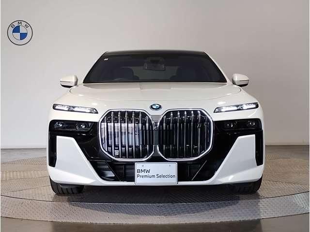 2025 BMW I7 — фото 6