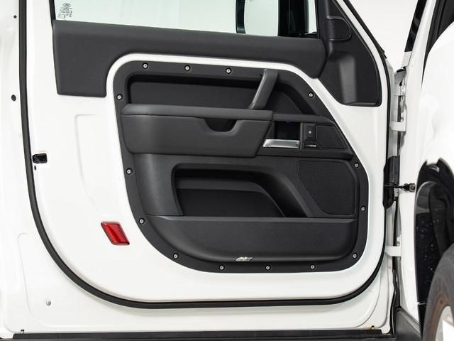 2025 LAND Rover DEFENDER — миниатюра 4
