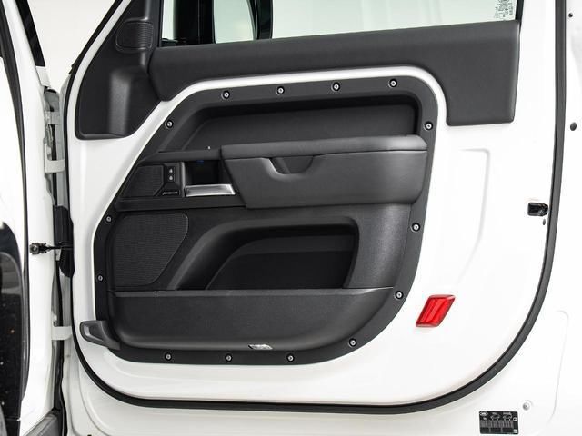 2025 LAND Rover DEFENDER — миниатюра 5