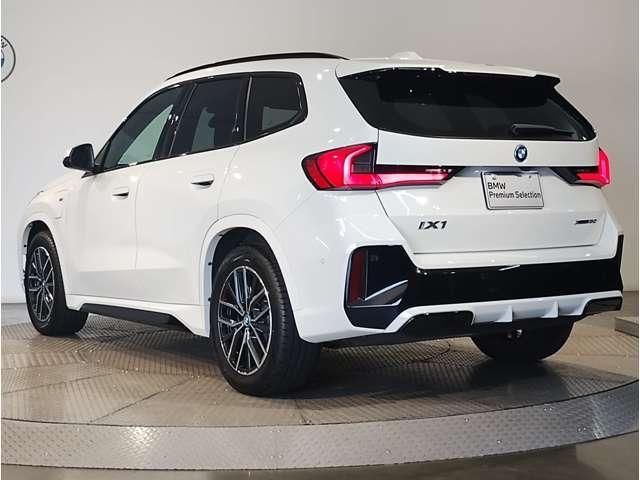 2025 BMW IX1 照片 2