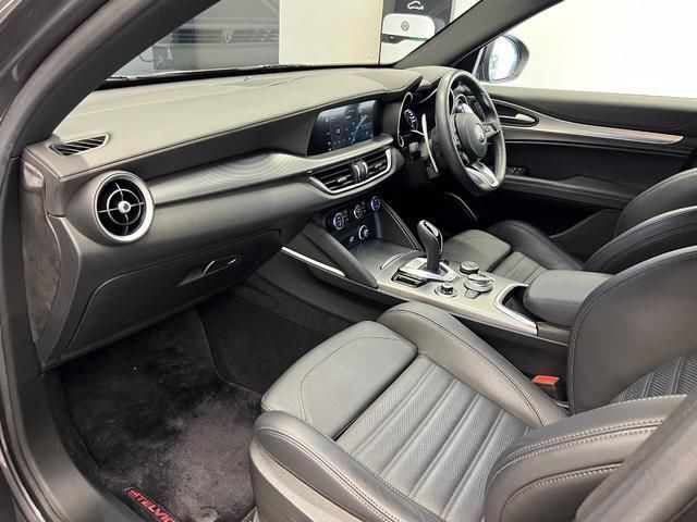 2023 ALFA Romeo STELVIO 照片 8
