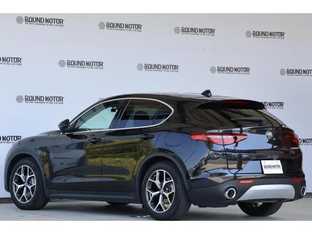 2019 ALFA Romeo STELVIO photo 4