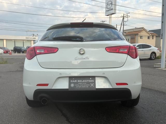 2012 ALFA Romeo GIULIETTA photo 4