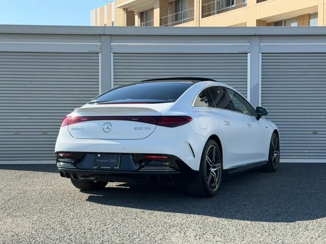 2024 Mercedes-BENZ EQE photo 3