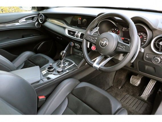 صورة 7 لـ 2019 ALFA Romeo STELVIO