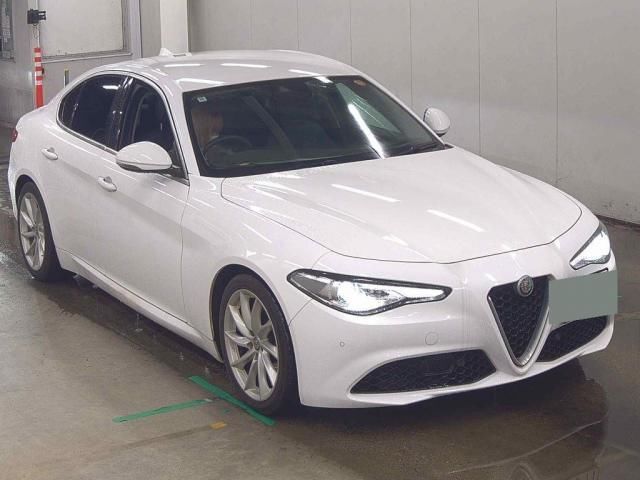 2018 ALFA Romeo JUNIOR 照片 1