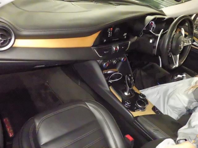 2018 ALFA Romeo JUNIOR 照片 3