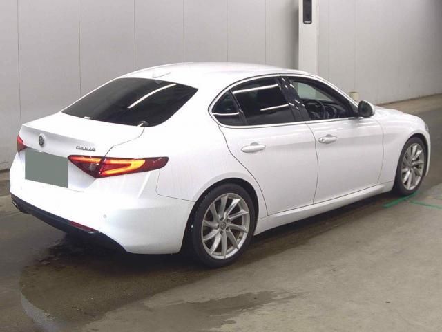 2018 ALFA Romeo JUNIOR 照片 2