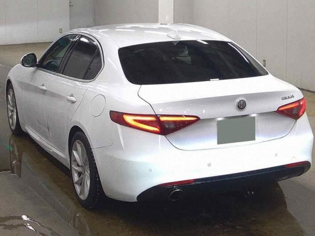 2018 ALFA Romeo JUNIOR 照片 4