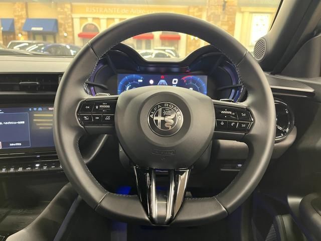 2025 ALFA Romeo JUNIOR 照片 8