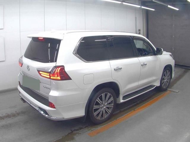 صورة 2 لـ 2016 Lexus LX