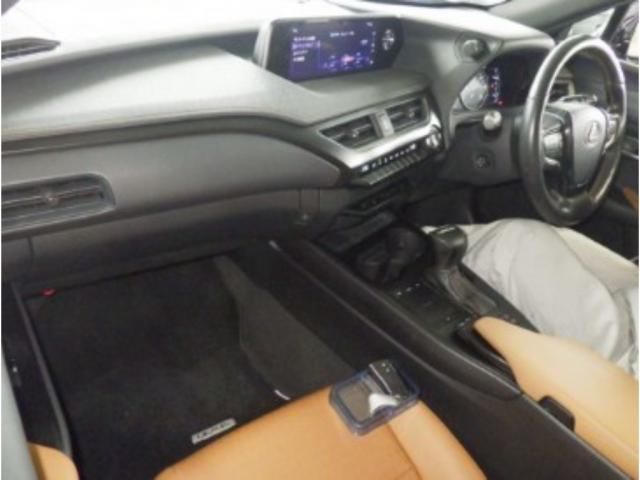 صورة 3 لـ 2018 Lexus UX