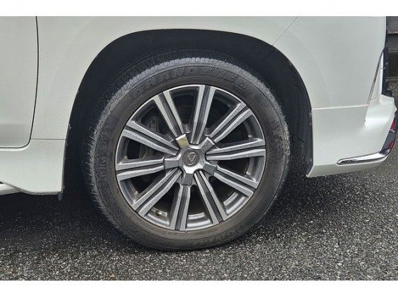 2015 Lexus LX photo 3