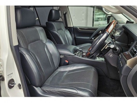 2015 Lexus LX photo 6