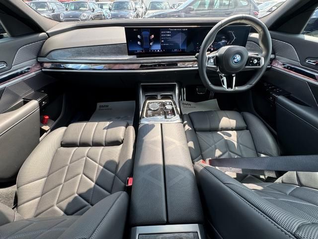 2025 BMW I7 — фото 3