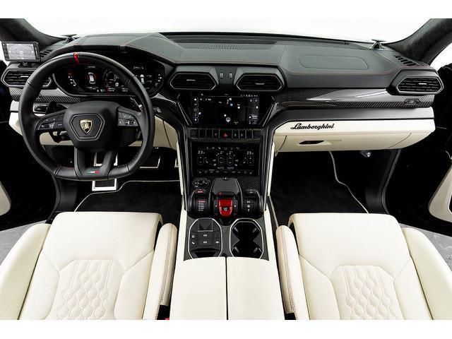 2023 Lamborghini URUS — фото 3