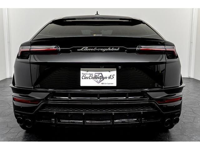 2023 Lamborghini URUS — фото 2