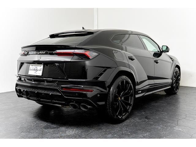 2023 Lamborghini URUS — фото 9
