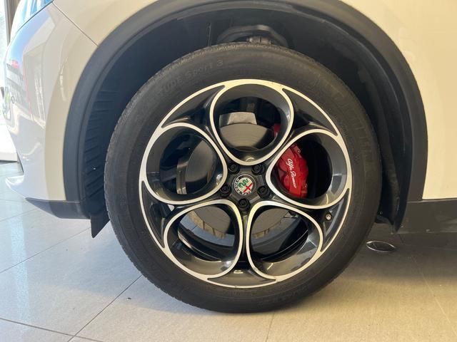 2021 ALFA Romeo STELVIO 照片 6