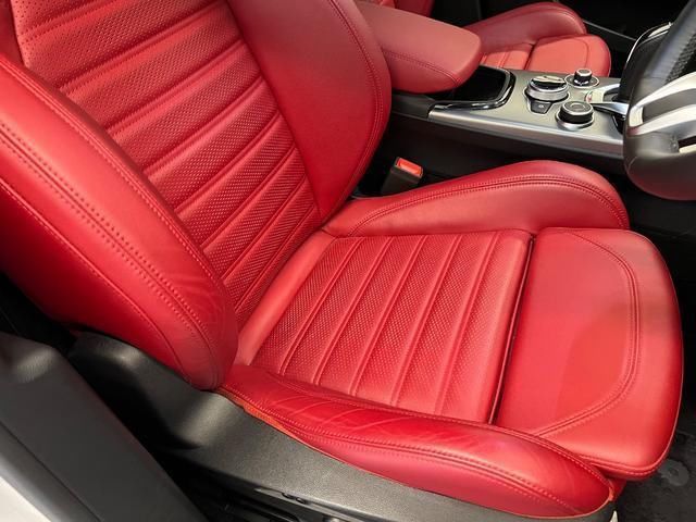 2024 ALFA Romeo STELVIO 照片 3