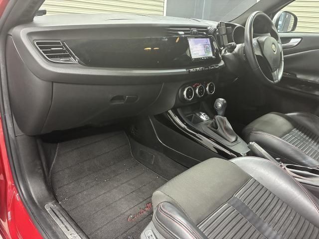 2012 ALFA Romeo GIULIETTA 照片 9