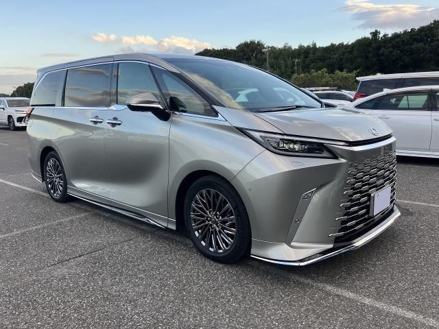 2026 Lexus LM photo 1