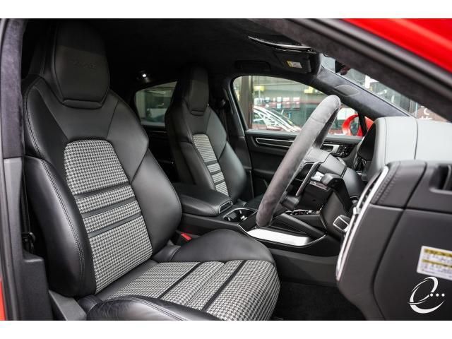 2020 Porsche CAYENNE COUPE photo 4