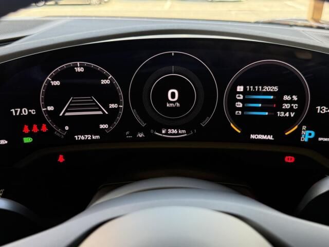 2022 Porsche TAYCAN — миниатюра 10