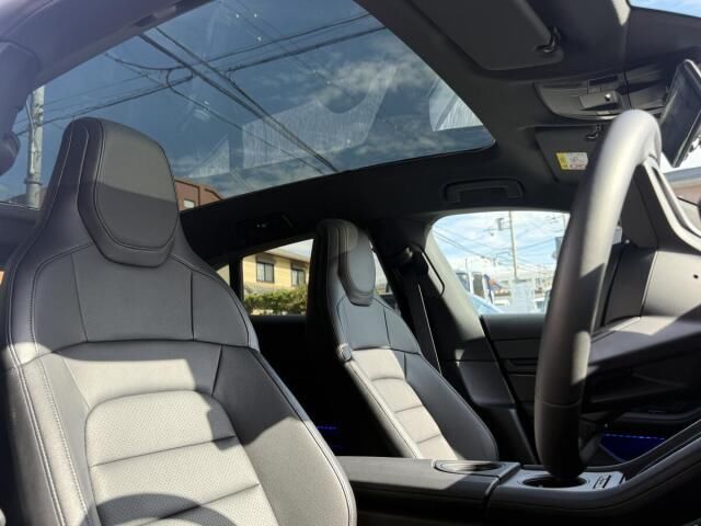 2022 Porsche TAYCAN — миниатюра 8